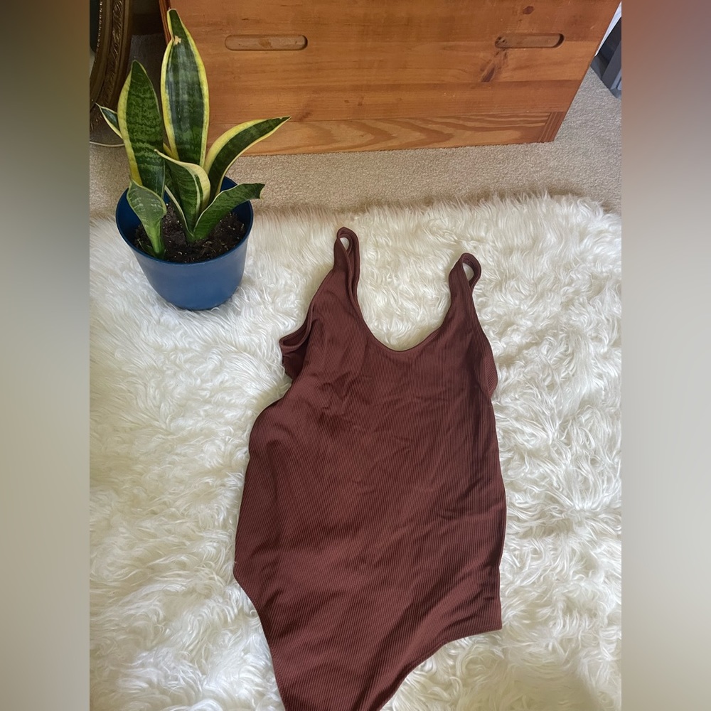 Abercrombie tank, with snap closure